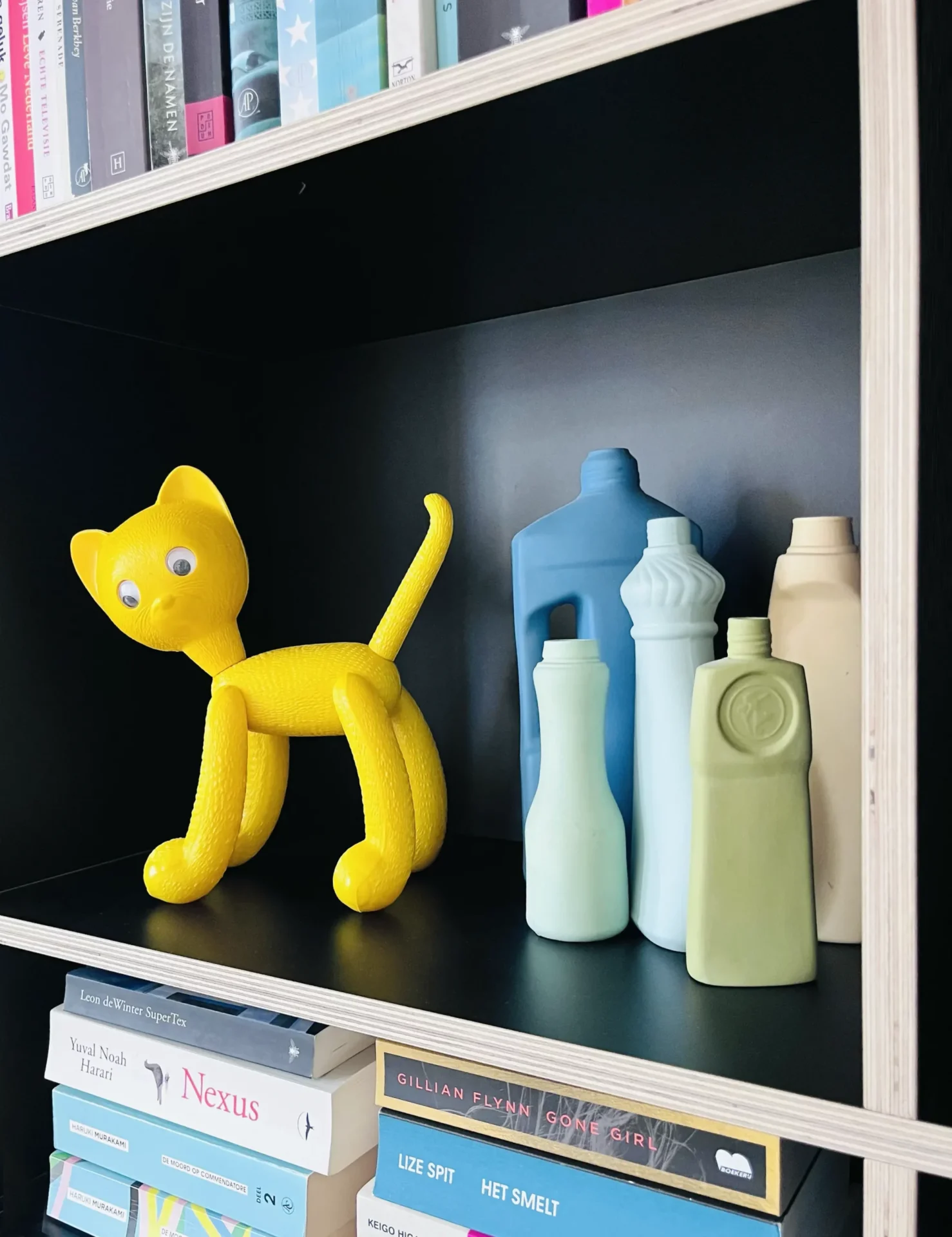 LOKET - Minka the plastic cat - Gele kat