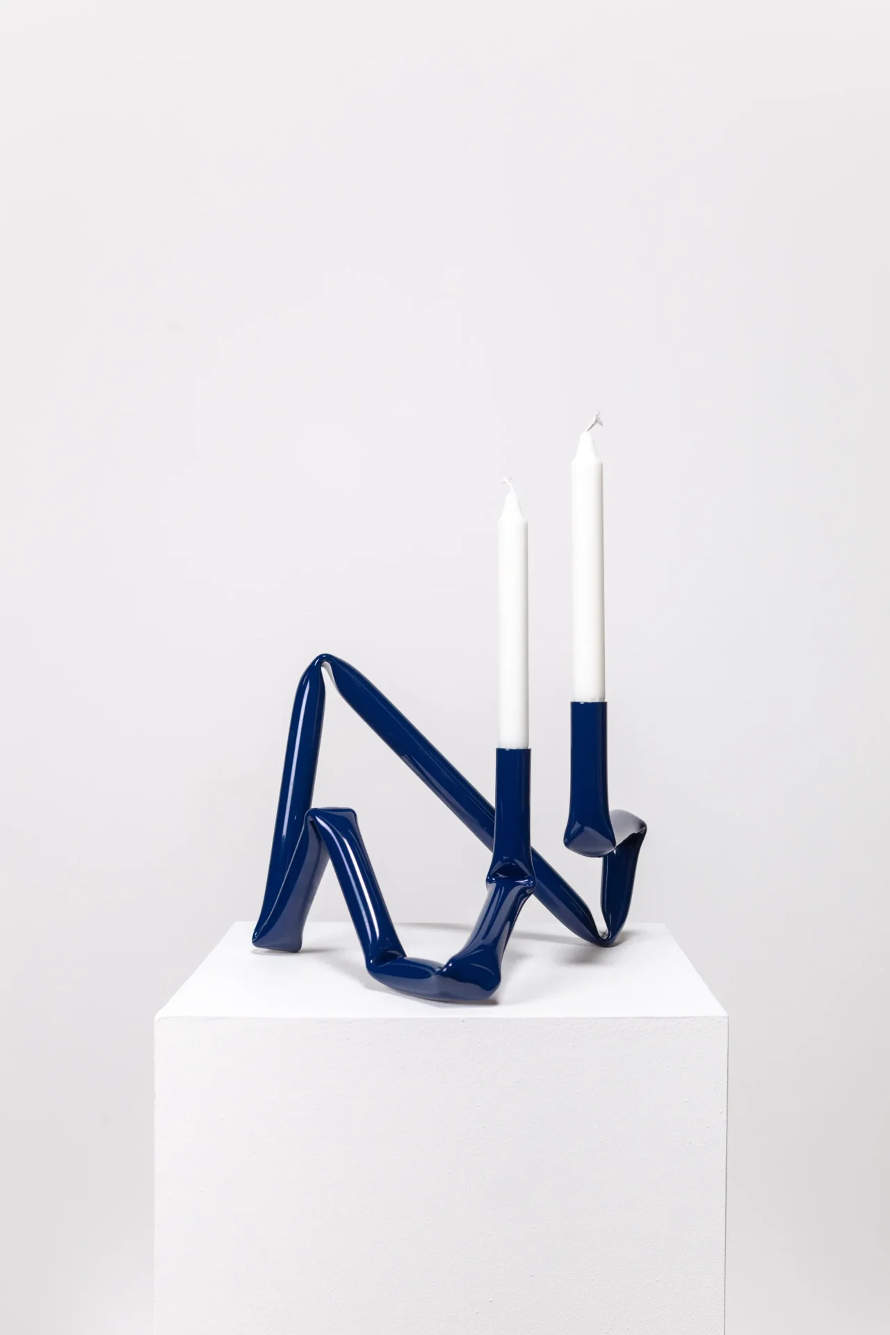 LOKET - OAT studio - Bucatini candle holder midnight blue