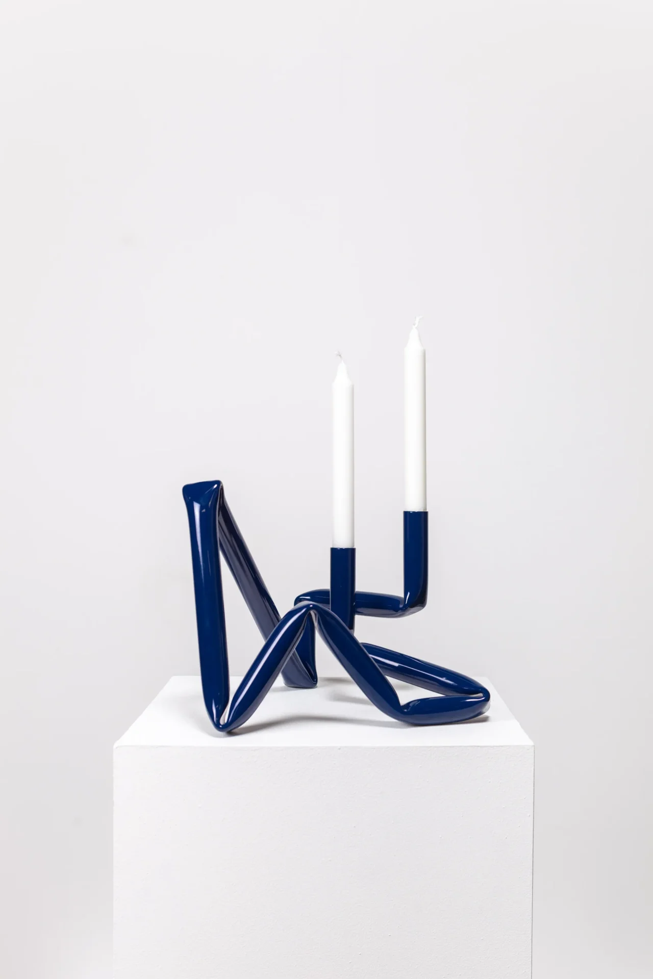 LOKET - OAT studio - Bucatini candle holder midnight blue
