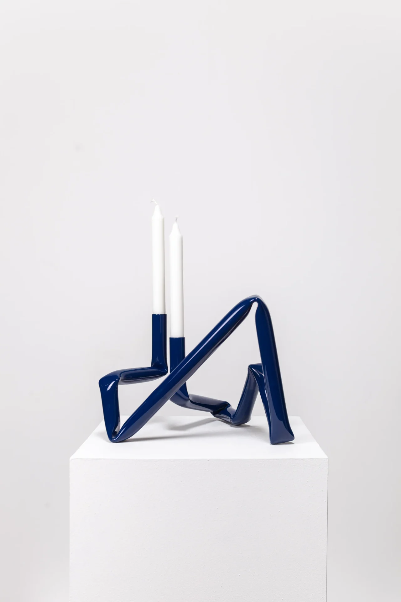 LOKET - OAT studio - Bucatini candle holder midnight blue