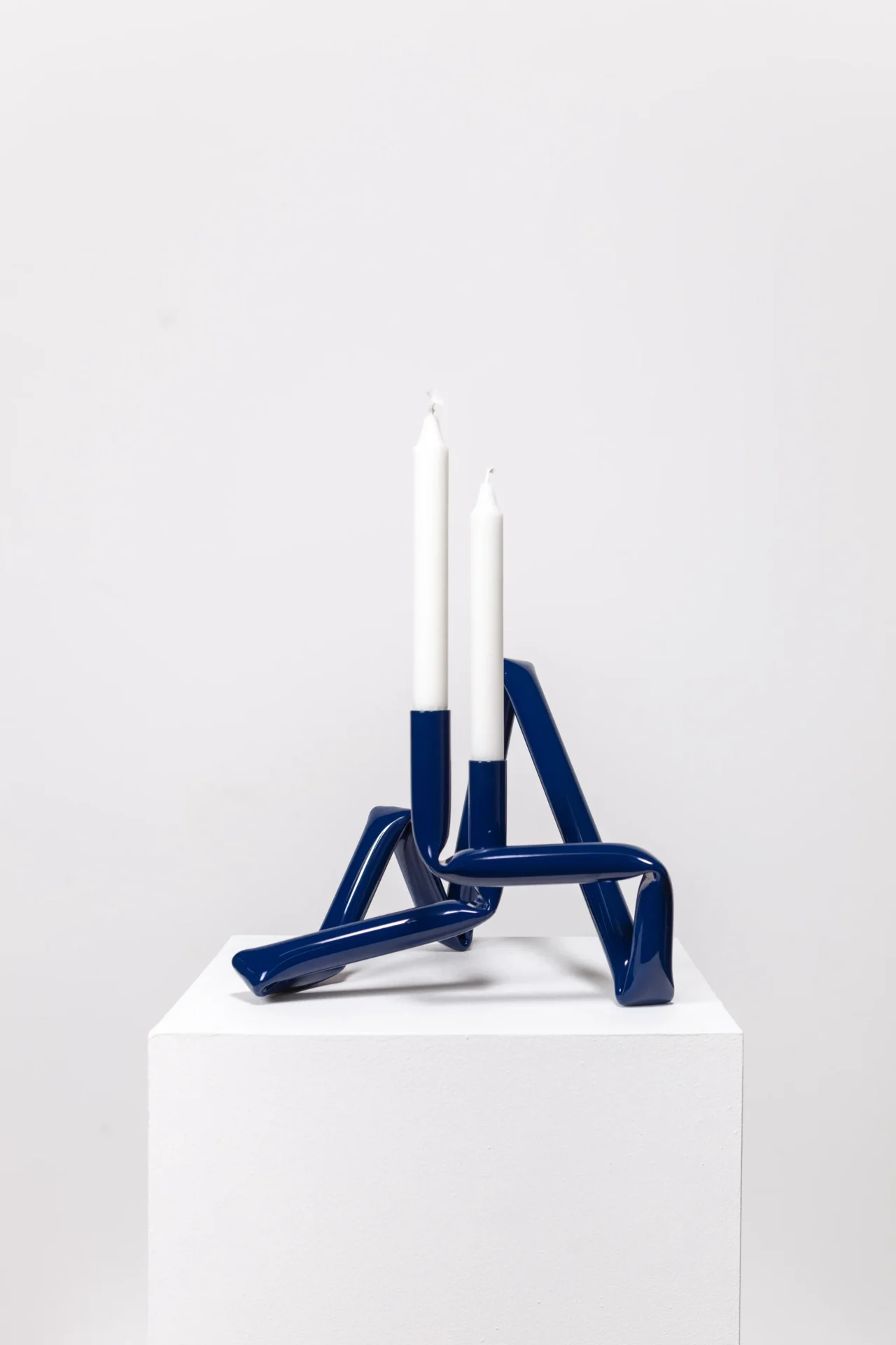 LOKET - OAT studio - Bucatini candle holder midnight blue